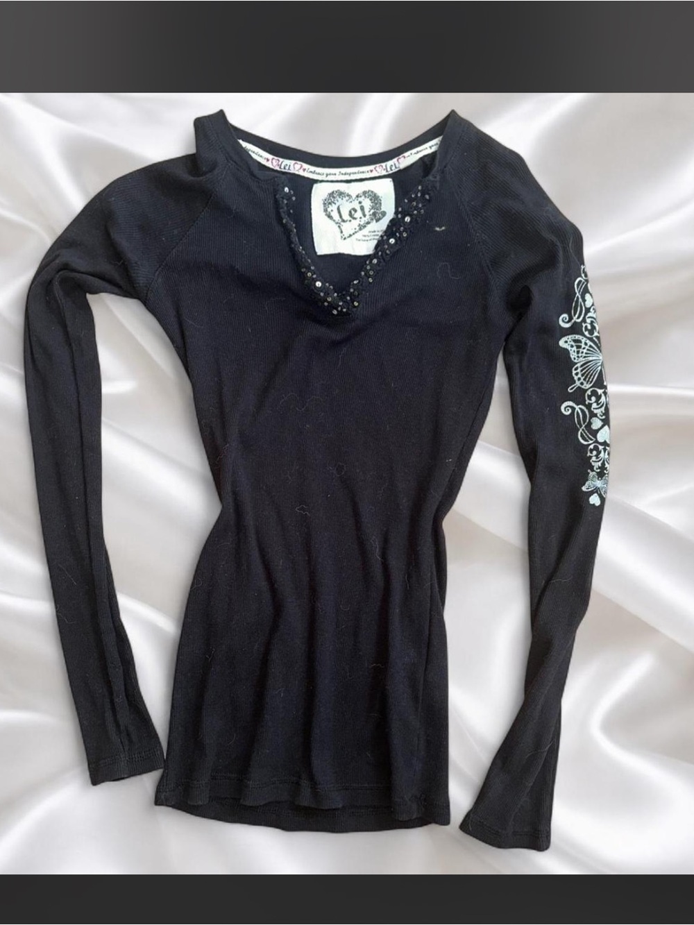 Lei Black Long-Sleeve V-Neck Top with Embellished Sleeve tattoo Ed hardy style - Picture 3 of 3